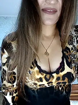 Snapshot of Viola3102 chatting on 10.11.25 Viola3102 online show from 10.11.25