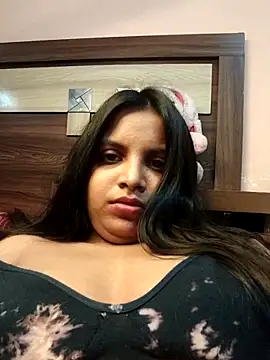 Snapshot of Maahhii_2 chatting on 05.15.26 Maahhii 2 online show from 05.15.26