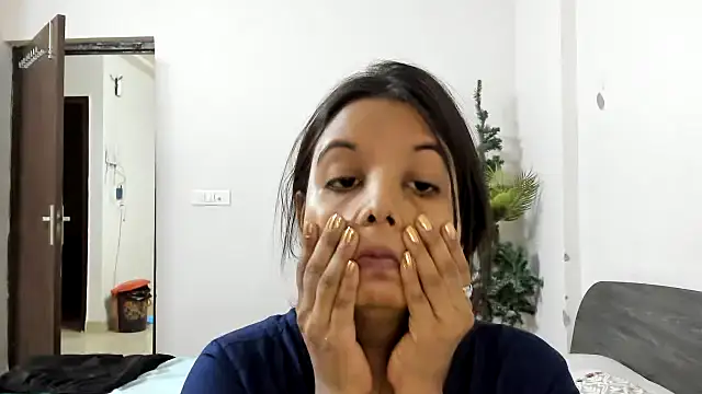Snapshot of Maahhii_2 chatting on 06.13.26 Maahhii 2 online show from 06.13.26