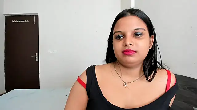Snapshot of Maahhii_2 chatting on 06.17.26 Maahhii 2 online show from 06.17.26