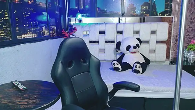 Snapshot of alandelrey57 chatting on 12.16.25 alandelrey57 online show from 12.16.25