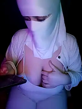 Lamia Queen  online show from 12.18.25