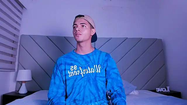 Snapshot of andrew_colleman chatting on 09.09.25 andrew colleman online show from 09.09.25