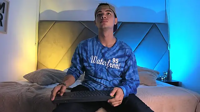 Snapshot of andrew_colleman chatting on 09.18.25 andrew colleman online show from 09.18.25