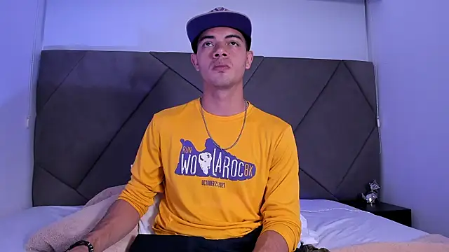 Snapshot of andrew_colleman chatting on 09.21.25 andrew colleman online show from 09.21.25