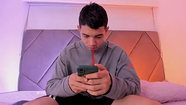 Snapshot of andrew_colleman chatting on 09.22.25 andrew colleman online show from 09.22.25