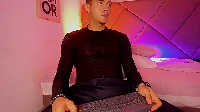 Snapshot of andrew_colleman chatting on 09.24.25 andrew colleman online show from 09.24.25