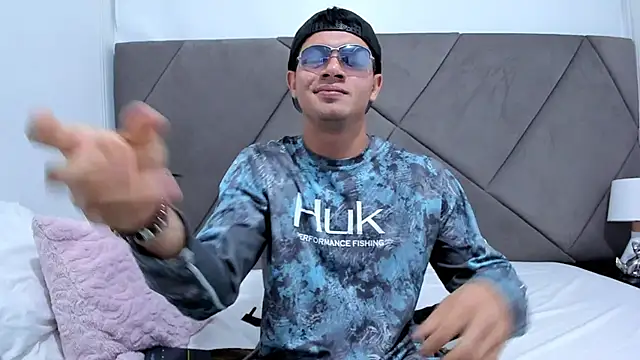 Snapshot of andrew_colleman chatting on 10.05.25 andrew colleman online show from 10.05.25