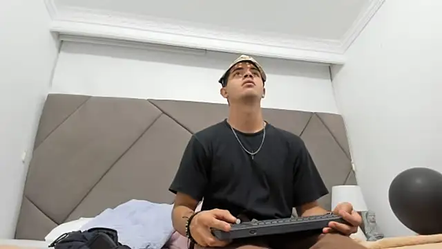 Snapshot of andrew_colleman chatting on 10.27.25 andrew colleman online show from 10.27.25