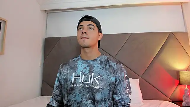 Snapshot of andrew_colleman chatting on 10.30.25 andrew colleman online show from 10.30.25