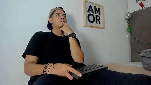 Snapshot of andrew_colleman chatting on 11.22.25 andrew colleman online show from 11.22.25