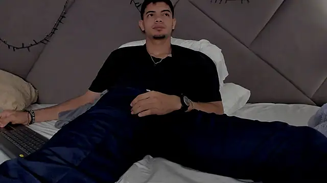 Snapshot of andrew_colleman chatting on 11.25.25 andrew colleman online show from 11.25.25