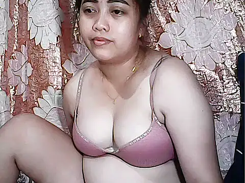 Snapshot of Pinay_Chubby20 chatting on 10.27.25 Pinay Chubby20 online show from 10.27.25
