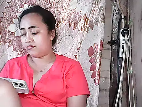 Snapshot of Pinay_Chubby20 chatting on 10.30.25 Pinay Chubby20 online show from 10.30.25
