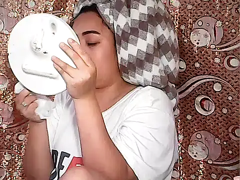 Snapshot of Pinay_Chubby20 chatting on 11.26.25 Pinay Chubby20 online show from 11.26.25