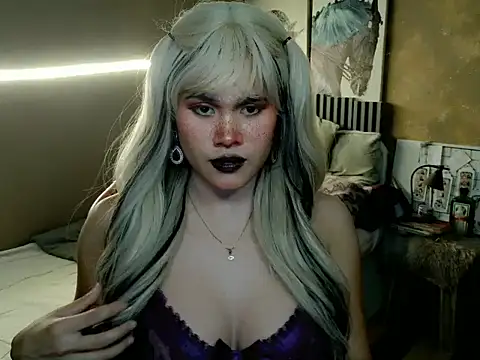 Snapshot of YllanaAltheaXxX chatting on 05.10.26 YllanaAltheaXxX online show from 05.10.26