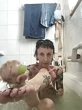 Snapshot of DEALYLITH chatting on 10.18.25 DEALYLITH online show from 10.18.25