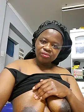 Snapshot of cairococo chatting on 09.08.25 cairococo online show from 09.08.25