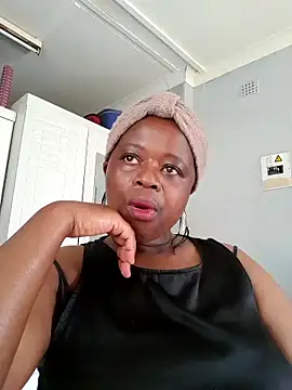 Snapshot of cairococo chatting on 09.13.25 cairococo online show from 09.13.25