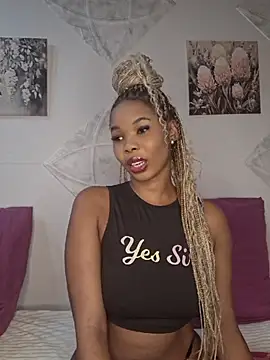Snapshot of ELAINE_xXxX chatting on 05.19.26 ELAINE xXxX online show from 05.19.26