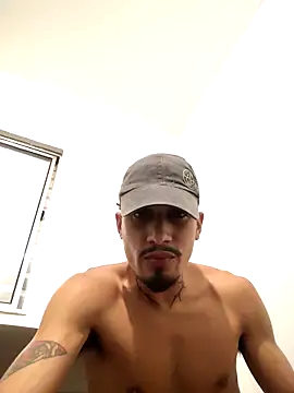 Snapshot of tierre21 chatting on 10.01.25 tierre21 online show from 10.01.25