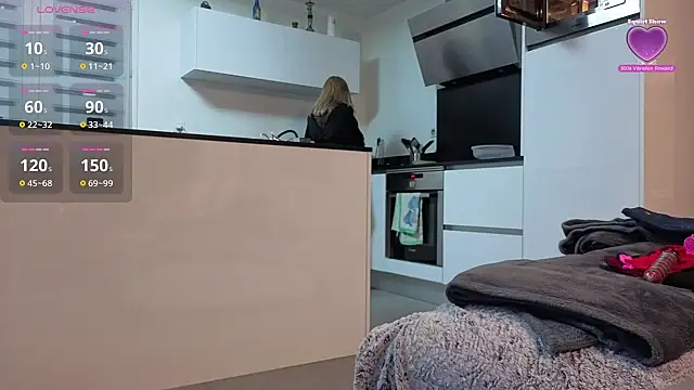 Snapshot of bellemasquer chatting on 09.23.25 bellemasquer online show from 09.23.25