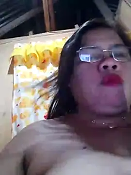 Snapshot of Huge_mama69 chatting on 04.25.26 Huge mama69 online show from 04.25.26