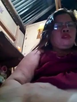 Snapshot of Huge_mama69 chatting on 04.30.26 Huge mama69 online show from 04.30.26