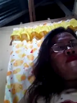 Snapshot of Huge_mama69 chatting on 05.27.26 Huge mama69 online show from 05.27.26