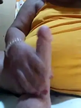 Snapshot of Huge_mama69 chatting on 05.29.26 Huge mama69 online show from 05.29.26