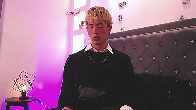 Snapshot of OzorioDany chatting on 09.10.25 OzorioDany online show from 09.10.25