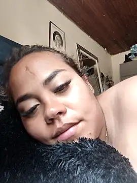 EmilyDuran  online show from 09.15.25