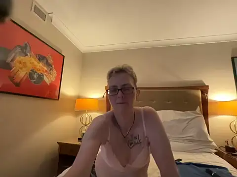 Curvy-Jinx online show from 04.18.26