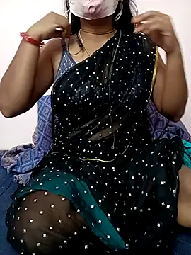 Snapshot of Cute_Renuka chatting on 10.13.25 Cute Renuka online show from 10.13.25