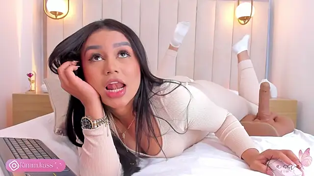 Snapshot of kassia_kim chatting on 10.21.25 kassia kim online show from 10.21.25