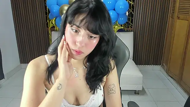 Snapshot of Anna17_ chatting on 10.20.25 Anna17  online show from 10.20.25