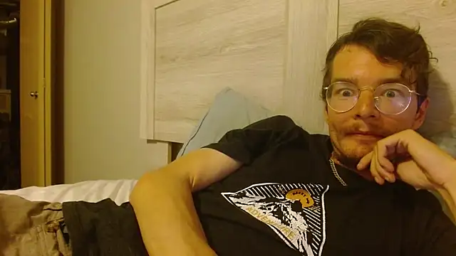 Snapshot of Hungboxer69 chatting on 09.12.25 Hungboxer69 online show from 09.12.25