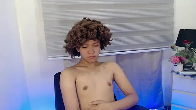 Snapshot of 9INCHESHARDCOCK chatting on 12.23.25 9INCHESHARDCOCK online show from 12.23.25