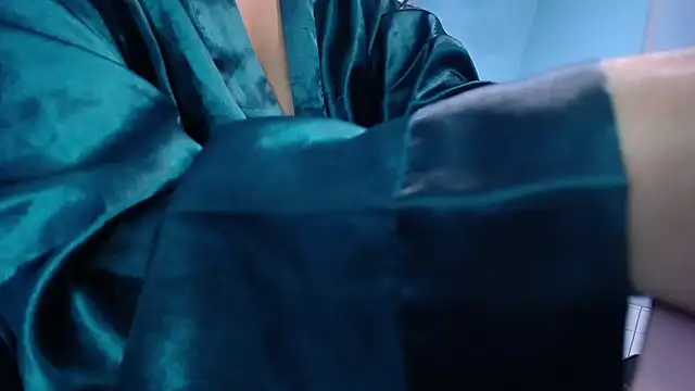 victoria hernandez t  online show from 11.17.25