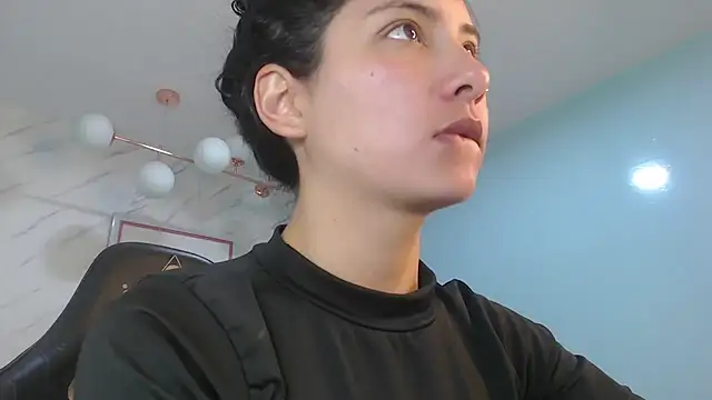 Snapshot of victoria_hernandez_t_ chatting on 06.18.26 victoria hernandez t online show from 06.18.26
