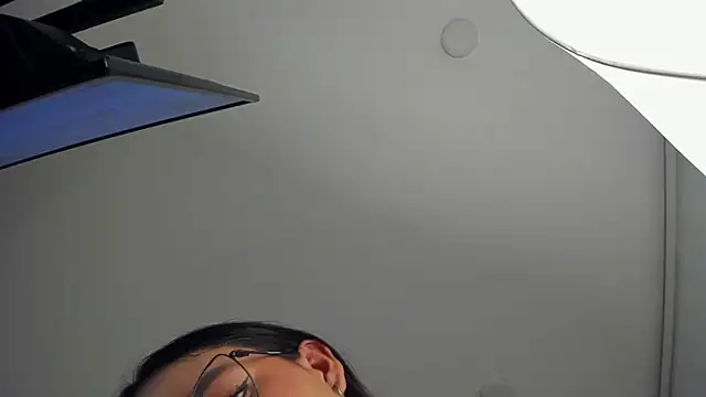 LaurenMitchell1 online show from 10.26.25