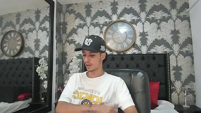 Snapshot of Marcus_Jeron chatting on 10.31.25 Marcus Jeron online show from 10.31.25