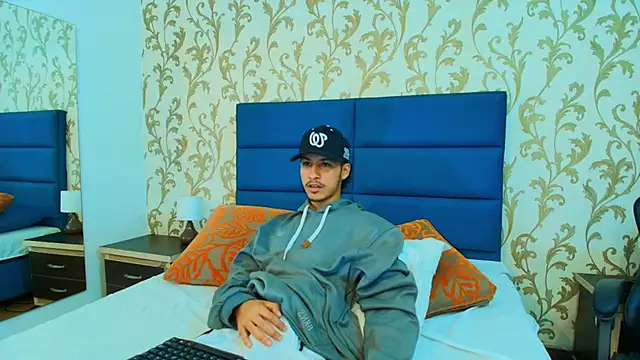 Snapshot of Marcus_Jeron chatting on 11.04.25 Marcus Jeron online show from 11.04.25