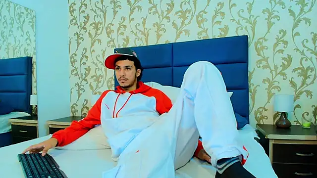 Snapshot of Marcus_Jeron chatting on 11.12.25 Marcus Jeron online show from 11.12.25