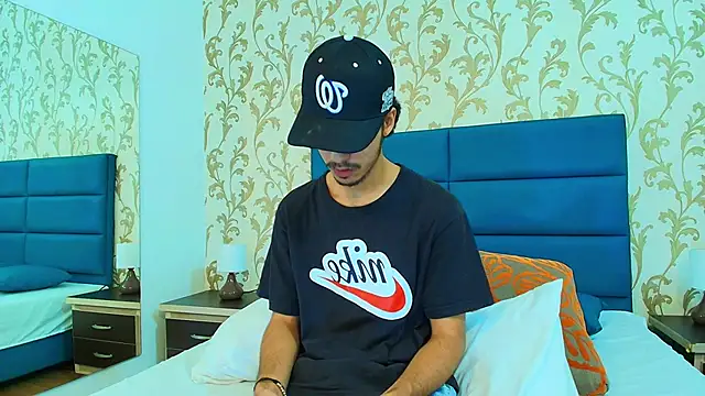 Snapshot of Marcus_Jeron chatting on 11.19.25 Marcus Jeron online show from 11.19.25