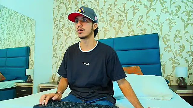 Snapshot of Marcus_Jeron chatting on 11.20.25 Marcus Jeron online show from 11.20.25