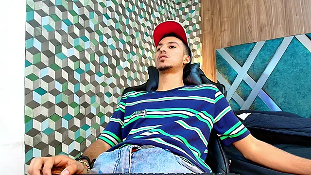 Snapshot of Marcus_Jeron chatting on 12.14.25 Marcus Jeron online show from 12.14.25