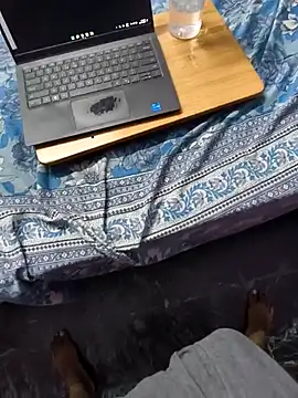 Snapshot of tamilnomad69 chatting on 10.27.25 tamilnomad69 online show from 10.27.25