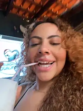 Snapshot of Chloe_Leaozinho chatting on 10.11.25 Chloe Leaozinho online show from 10.11.25