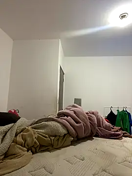 Snapshot of Chloe_Leaozinho chatting on 10.15.25 Chloe Leaozinho online show from 10.15.25